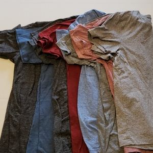 Lot of 7 Mens graphic Tees and 1 old Navy V Neck